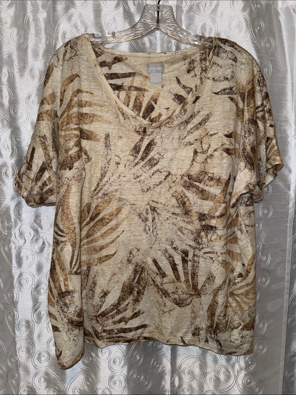 Chico's Beige and Brown Palm-Print V-Neck Short Sleeve Top Women’s Size L 🔥 G13